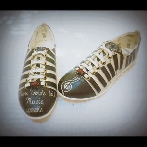 NEW Sneakers "When words fail, MUSIC speaks.." 37